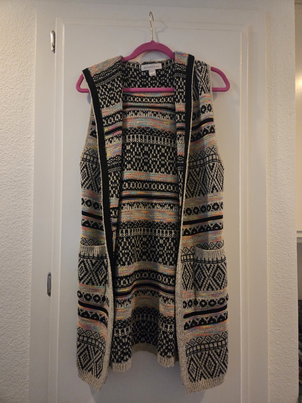 Cozy Open-Front Hooded Sweater Vest in Cream and Black